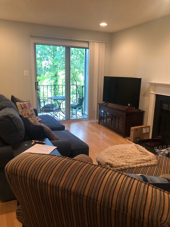 7754 New Providence Dr Unit 20, Falls Church, VA 22042