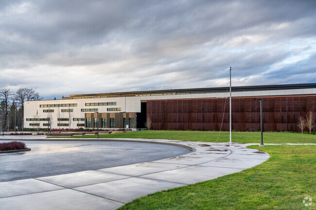 Pathway leading to the entry of Discovery High School.