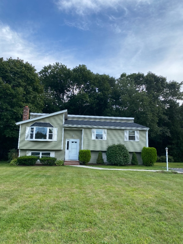 20 Dundee Dr, Bridgewater, MA 02324
