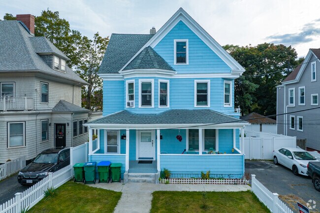 Some homes in Wellington offer spacious front yards.