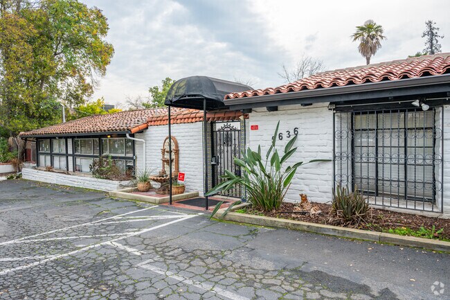 Visit El Rancho School.