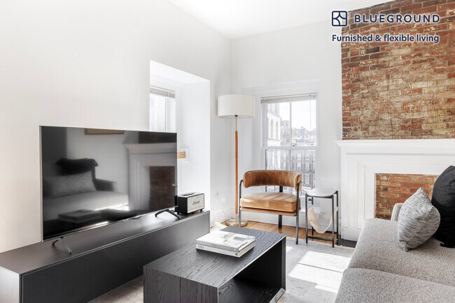 14 Derne St unit FL5-ID829, Boston, MA 02114 - photo 2