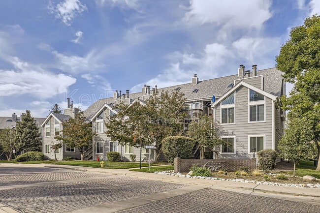 12404 E Tennessee Cir, Aurora, CO 80012 - photo 2