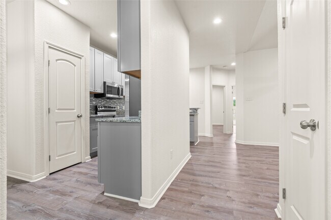 525 E Spring Valley Rd unit 1401, Hewitt, TX 76643 - photo 5