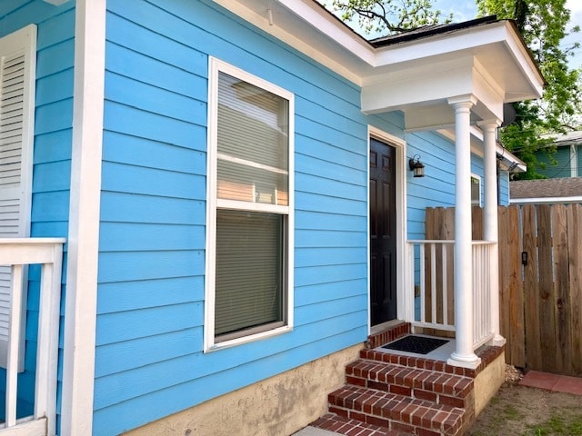 Side Entrance leads to Driveway