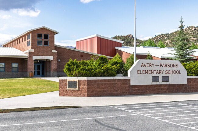 Avery/Parsons Elementary School has 450 students.