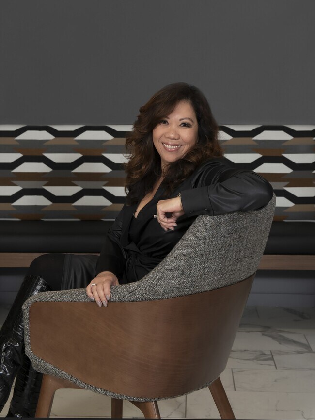 Rowena De Leon