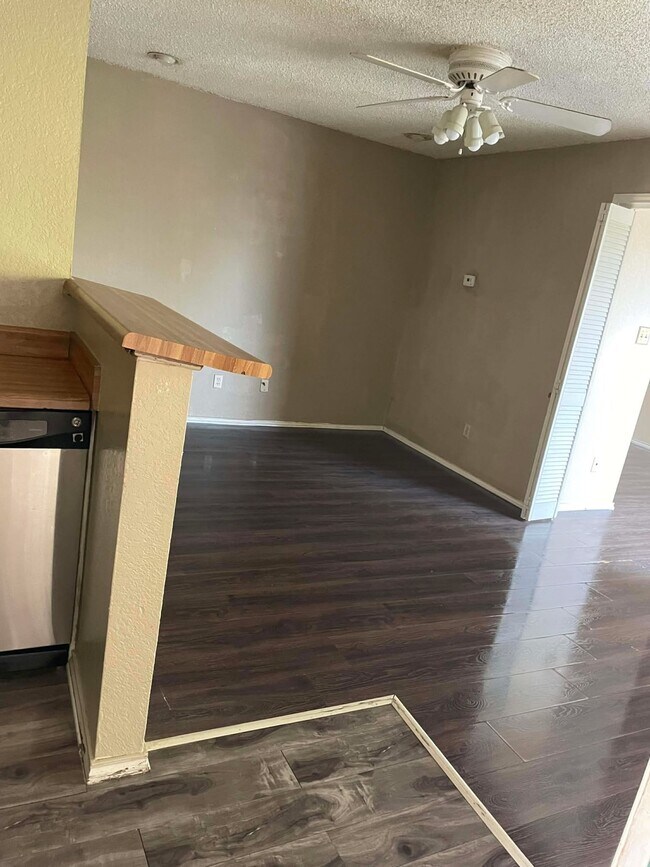 2310 Bamboo Dr unit J303, Arlington, TX 76006 - photo 3