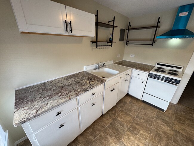 711 Kensington Ave unit B, North Wilkesboro, NC 28659 - photo 3