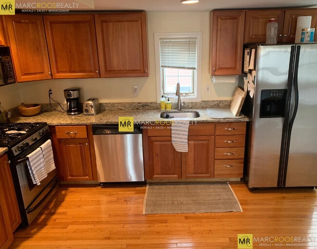 318 Bunker Hill St unit 3, Boston, MA 02129 - photo 3