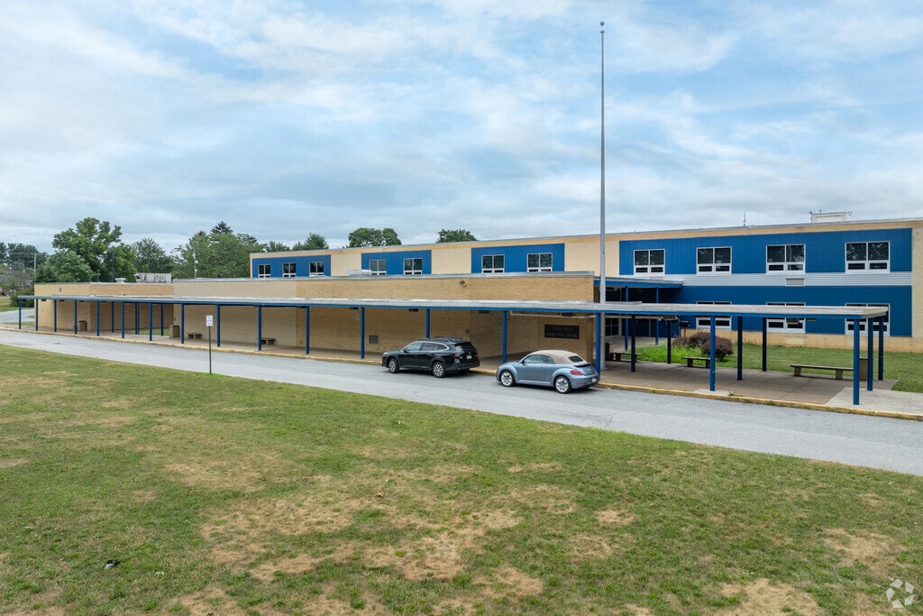 Chambersburg Area Middle School - North received an overall grade of C+ from Niche.