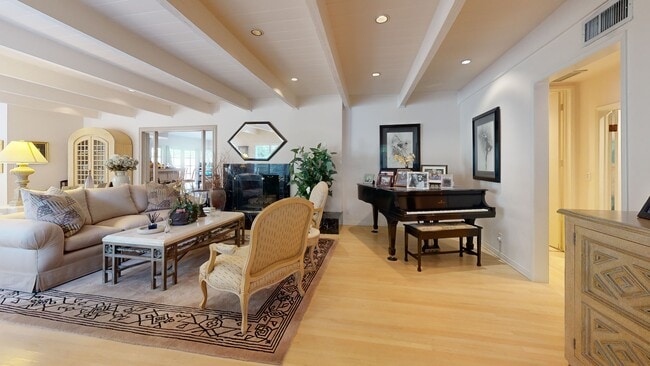 2072 Coldwater Canyon Dr, Beverly Hills, CA 90210 - photo 2