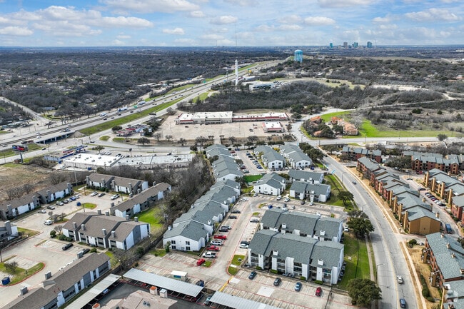 Chapman, Fort Worth, TX 76112 - photo 2