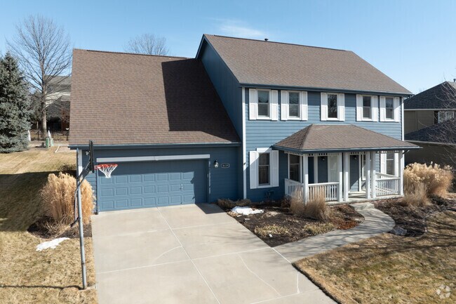 There are many home options, new and old, in the La Vista area.