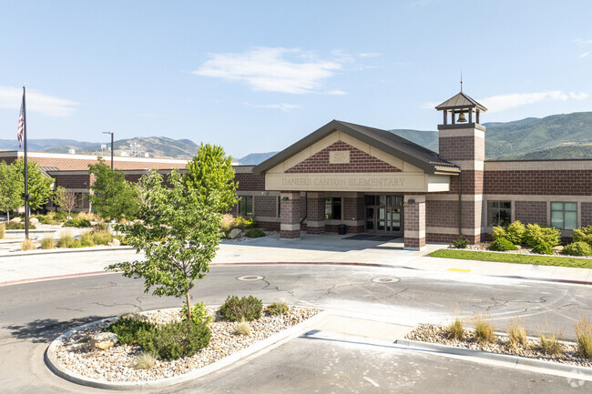 Daniels Canyon Elementary has a 17:1 student to teacher ratio.