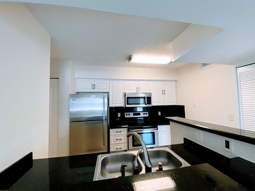 530 S Park Rd, Hollywood, FL 33021 - photo 1