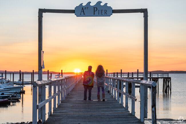 Ast Pier is the best place to catch sunsets in the Strawberry Hill neighborhood.