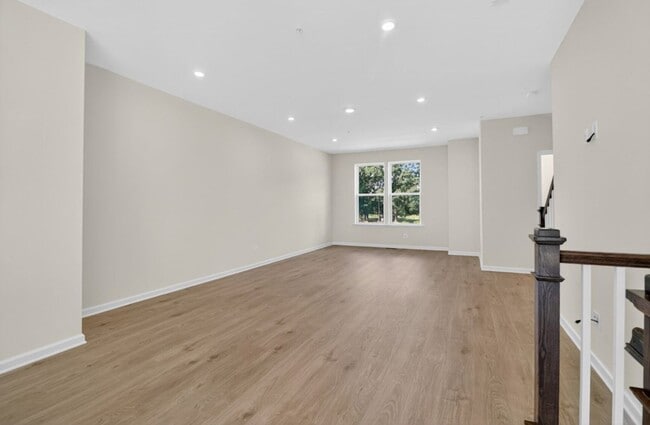 1805 Constellation Dr, Baltimore,, MD 21222 - photo 4