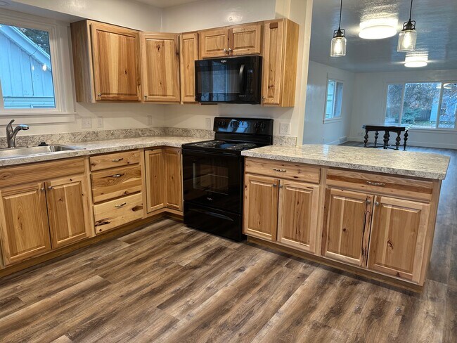 479 W Center St unit Betty's Place, Logan, UT 84321 - photo 5