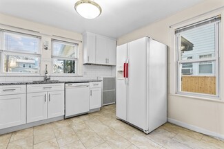 27 Taylor St, Quincy, MA 02170