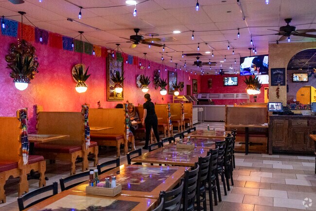 El Maricachi is the go to destination for Tex-Mex food in Hazel Green Alabama.
