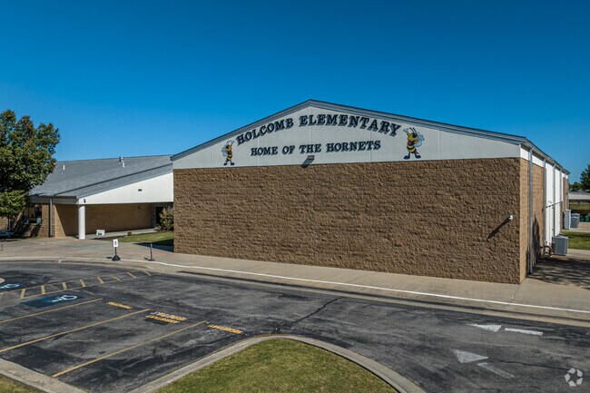 Holcomb Elementary School is home of the Hornets!