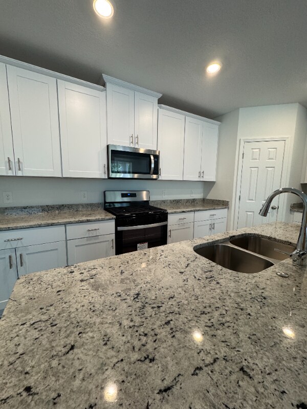 2955 Sunstar Dr, Saint Cloud, FL 34772 - photo 3