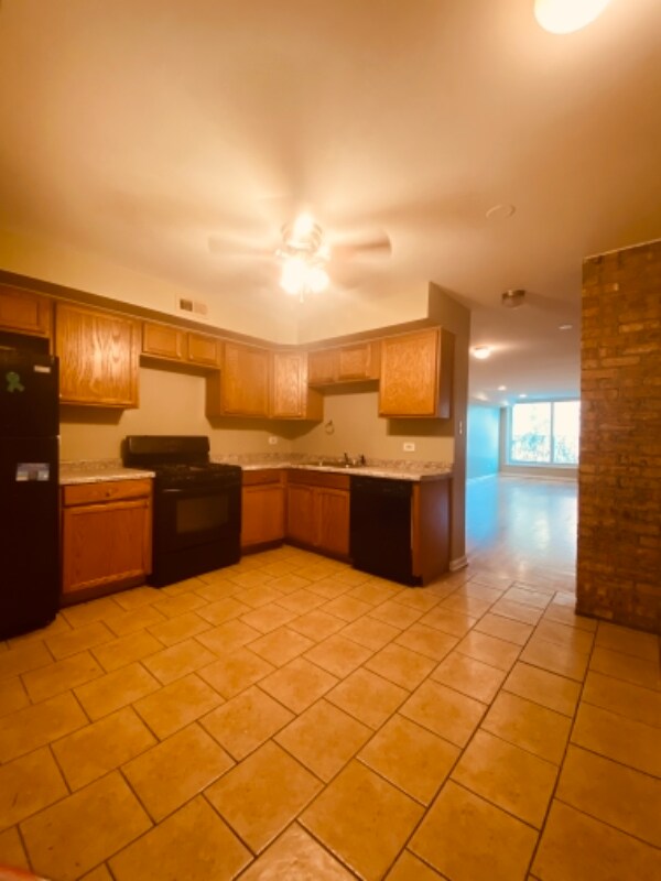 2720 E 75th St Unit 2W, Chicago, IL 60649