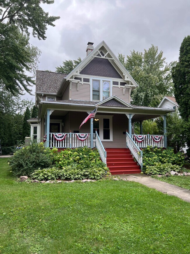 417 Nicolet Blvd, Neenah, WI 54956