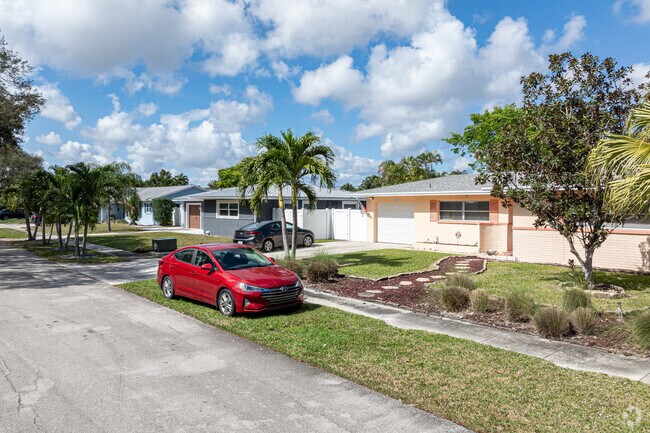 Boca Raton Square features some colorful homes all around the neighborhood.