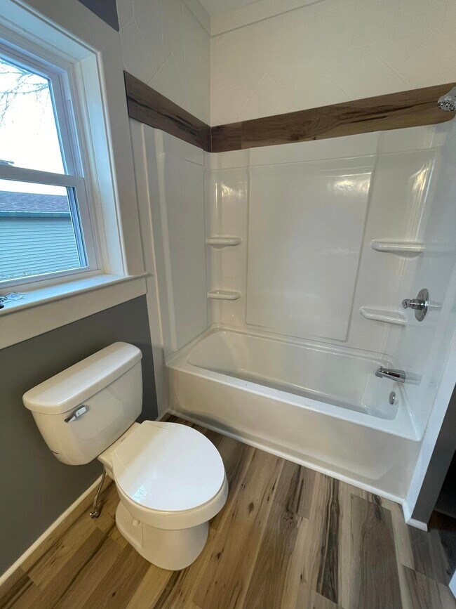 308 5th St unit 2, Ludington, MI 49431 - photo 4