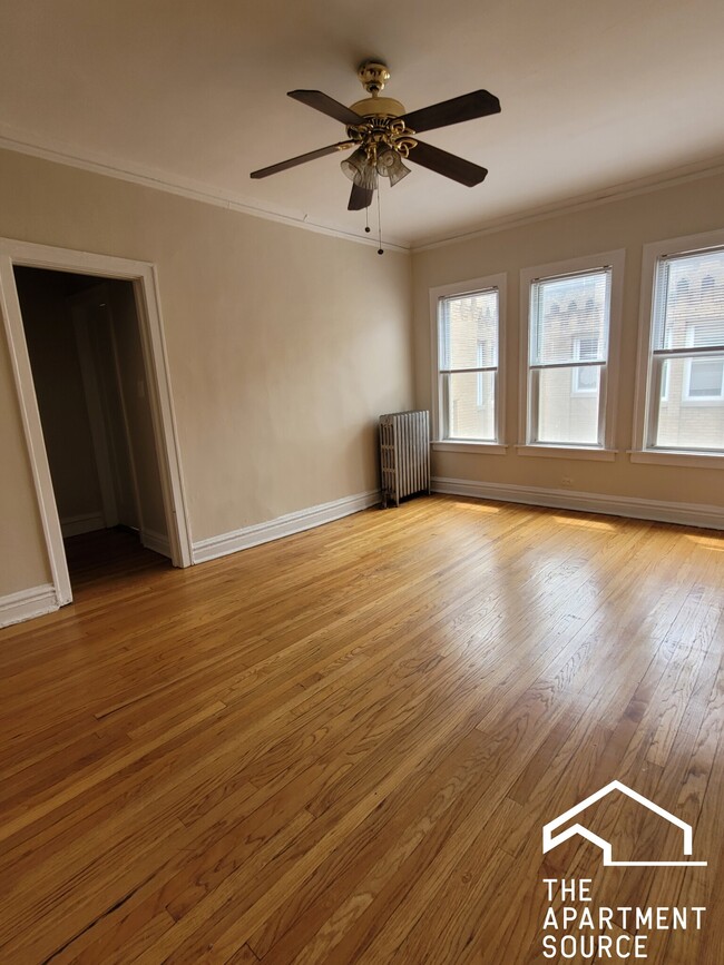 4929 N Whipple St Unit 1E, Chicago, IL 60625