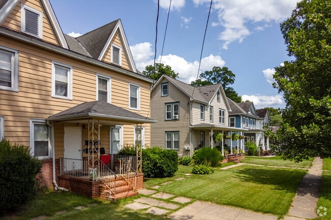 Find single-family homes, from early 1900s colonials in Florence, NJ.