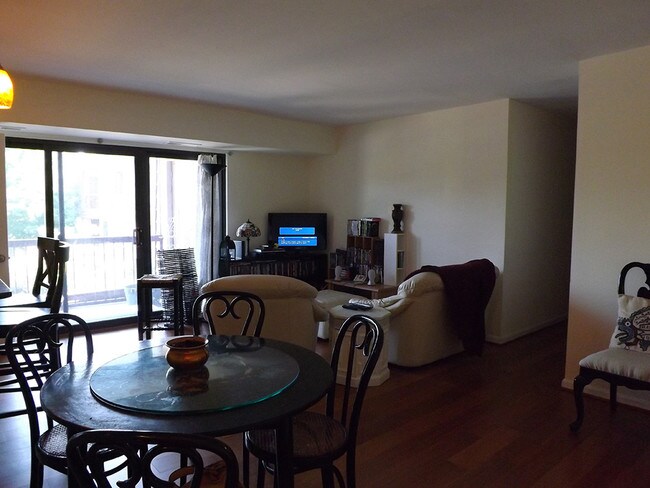 12702 Veirs Mill Rd unit 301, Rockville, MD 20853 - photo 4