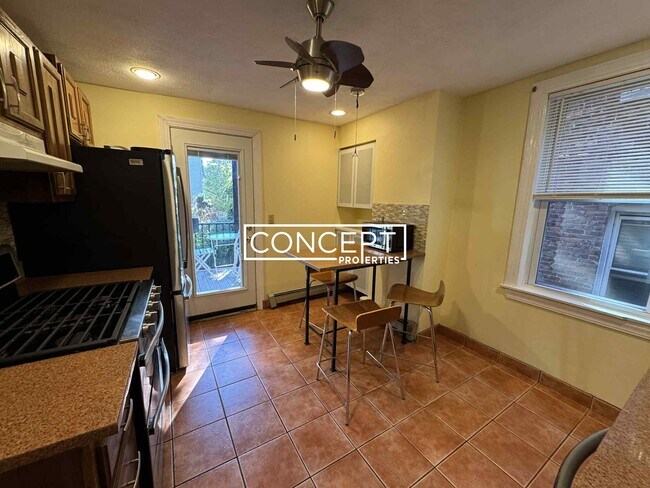 11 Chilcott Place unit 2, Jamaica Plain, MA 02130 - photo 2