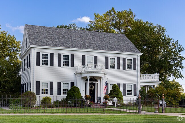 Historic Colonial style homes can be found on the residential streets of Fairbury.