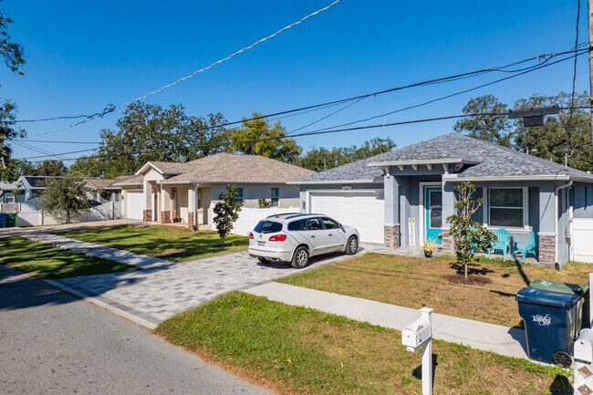 Some of the streets in Riverbend have paved sidelwalks.
