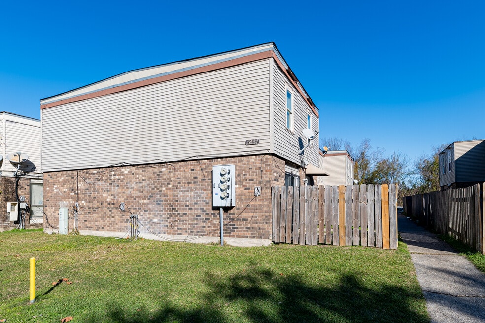 6847 Mayo Blvd unit C, New Orleans, LA 70126 - photo 1