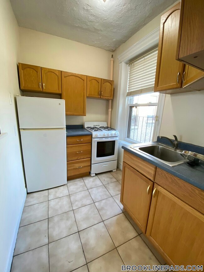 364 Riverway Unit 22, Boston, MA 02115