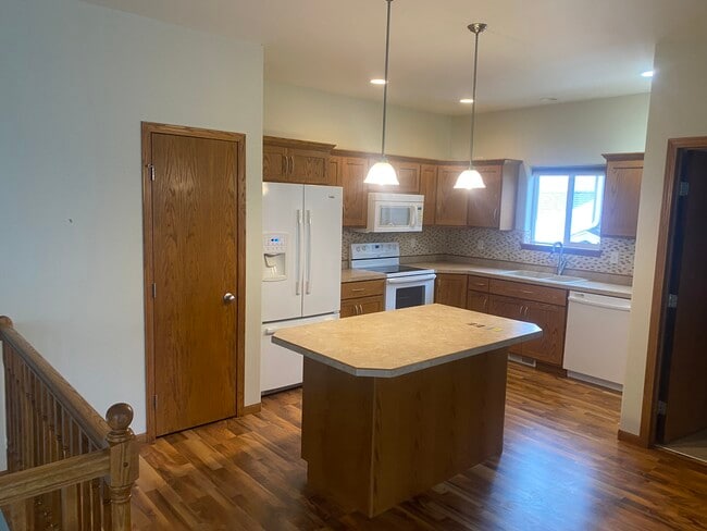 4742 50th Ave S, Fargo, ND 58104 - photo 2