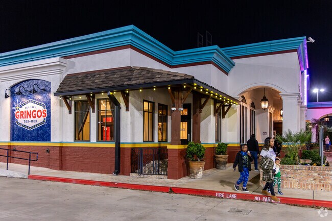Pearland residents have close access to great dining options throughout the city.