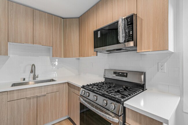 4321 Saugus Ave, Los Angeles, CA 91403 - photo 2