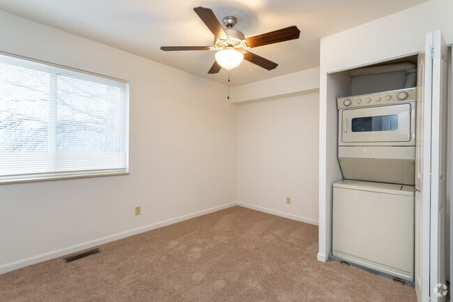 2BR, 1.5BA - 1,020 SF Townhome