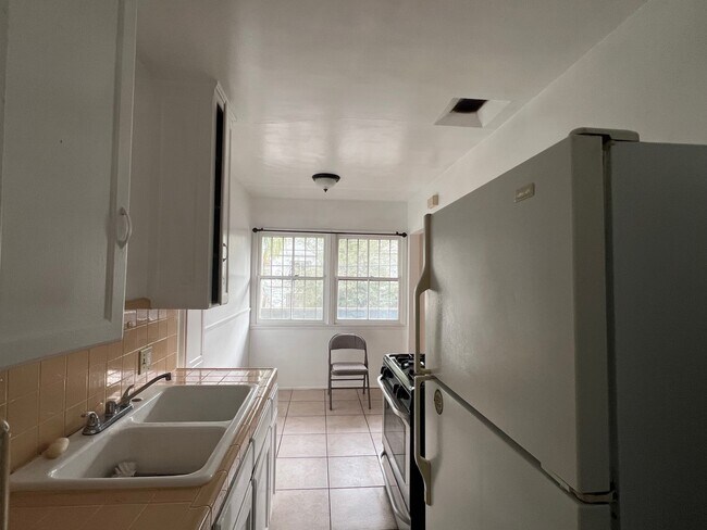 873 N Hoover St unit 873 1-2, Los Angeles, CA 90029 - photo 5