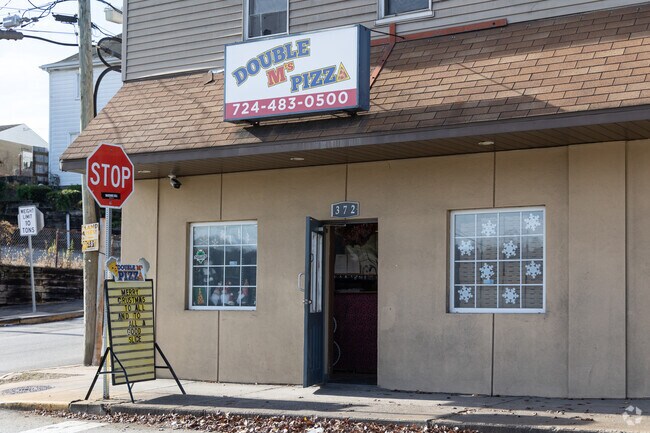 Order take out at Double M's Pizza in Fallowfield Township.