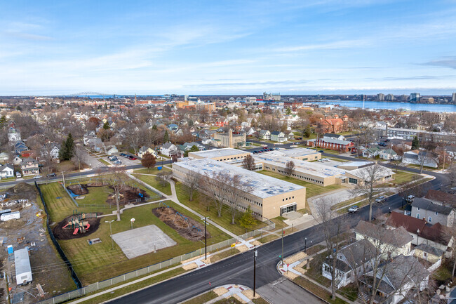 Woodrow Wilson Elementary School is centrally located in Port Huron, making drop offs easy.