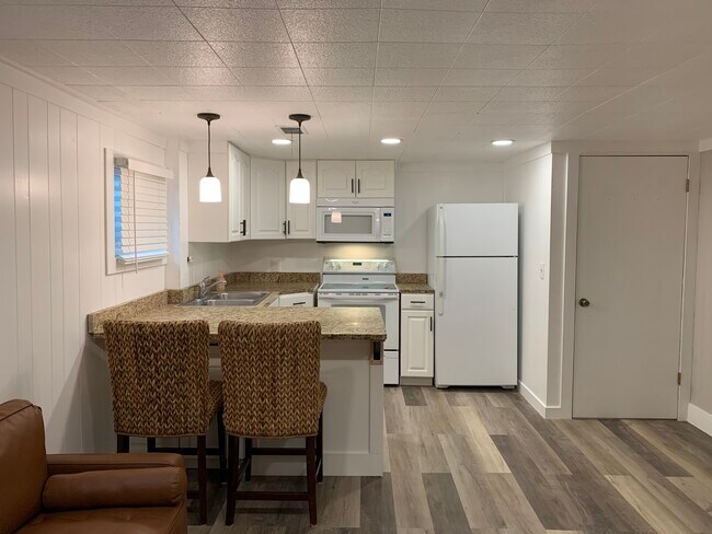 555 E 300 N unit 1, Logan, UT 84321 - photo 2