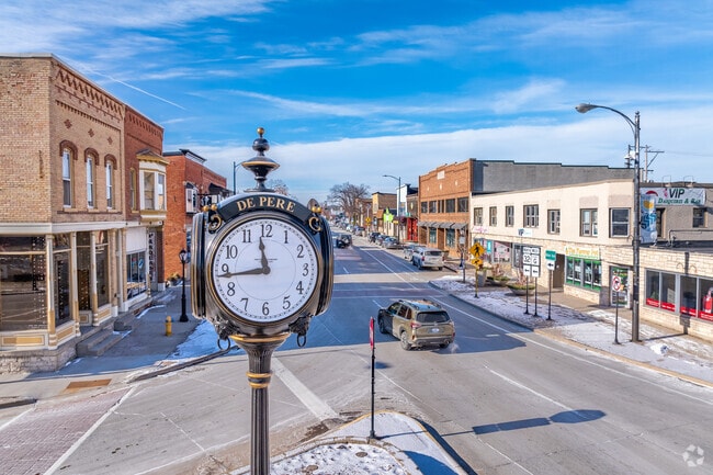 Downtown De Pere offers dining and shopping for area residents.