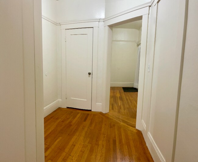 564 53rd St unit 564, Oakalnd, CA 94608 - photo 5