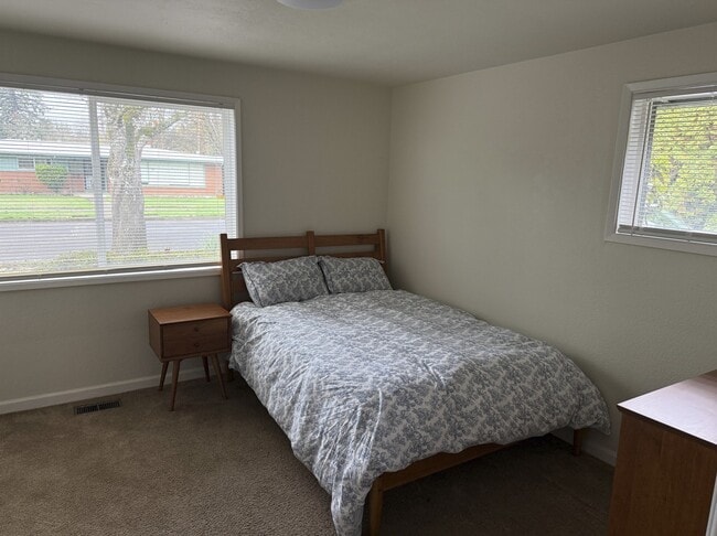 1137 NW Dixon St unit Main House, Corvallis, OR 97330 - photo 5